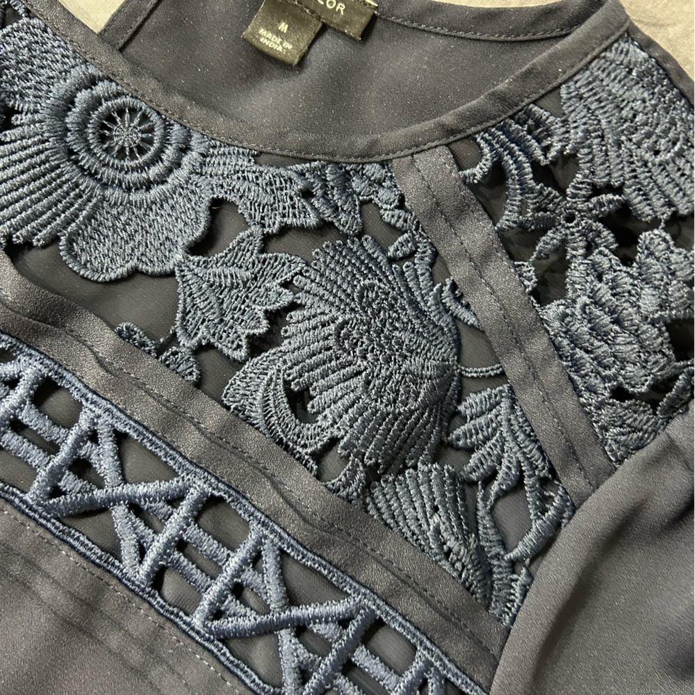 Ann Taylor lace detail short sleeve shirt